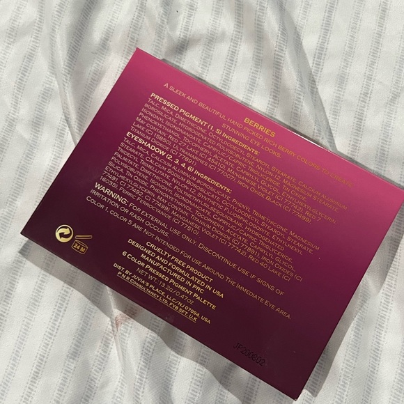 Juvias place eyeshadows - Picture 3 of 3